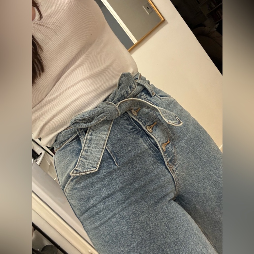 High Waisted C&A european jeans, perfects condition,tie belt, old school style